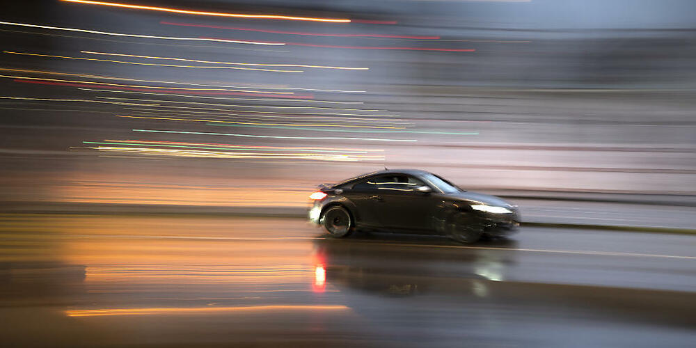 Nicht alleine fahren: Die Stadt Zürich soll in Oerlikon einen Versuch mit einer für Fahrgemeinschaften vorbehaltenen Autospur durchführen, regt der Gemeinderat an. (Symbolbild)