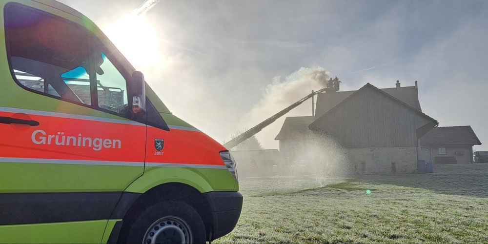 Einsatz der Feuerwehr wegen eines Kaminbrandes in einer Wohnung.