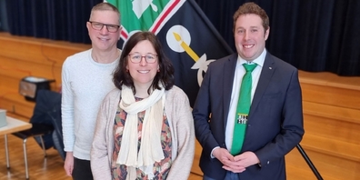 Der Vorstand des Sakristanenverbands Kreis 3 des Bistums St.Gallen mit Andreas Romer, Anna-Kathrin Specken und Präsident Peter Wälti freut sich über die gelungene Kreisversammlung in Jona.