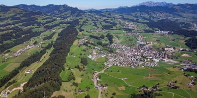 Eschenbach aus Luft, Blickrichtung nach Nordosten. (Archivbild)