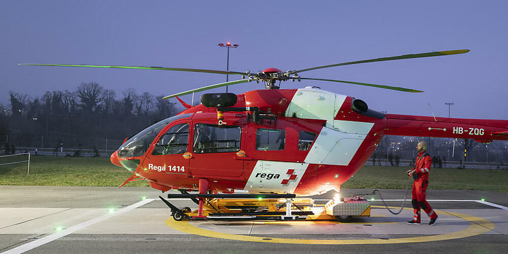 Ein Nachtskifahrer im Skigebiet Flumserberg musste nach eine Kollision mit einem Motorschlitten mit einem Rega-Helikopter ins Spital geflogen werden. (Symbolbild)