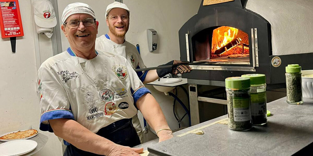 Salvatore und Sandro Setteducati lieben das Pizzabacken.