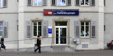 Im Kreis 8 beim Bahnhof Tiefenbrunnen kam es zu einem Polizeieinsatz (Archivbild).