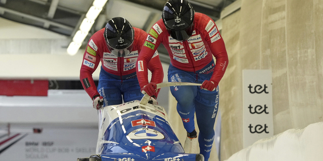 Michael Vogt und Sandro Michel bringen den Schlitten in Fahrt – und holen sich an den Europameisterschaften die Silbermedaille. 