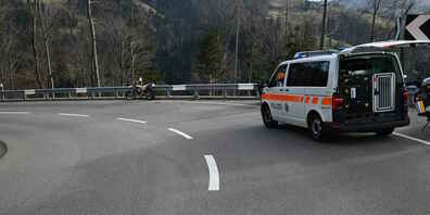 Noch ist unklar, weshalb der 17-Jährige mit seinem Töff auf die Gegenfahrbahn geriet. 
