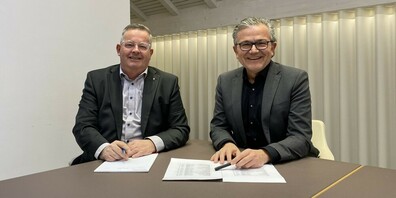 Daniel Geiser von der Raiffeisenbank Regio Altnau und Dominik Holderegger von der Raiffeisenbank Tägerwilen präsentieren zwei starke Jahresabschlüsse, bevor es zur Fusionsabstimmung der Mitglieder der beiden Genossen-schaften kommt.