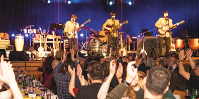 Dem Original zum Verwechseln ähnlich: HELP! – A Beatles Tribute traten am vergangenen Samstagabend in der Zimmerberghalle auf und liessen die 60er Jahre hochleben.