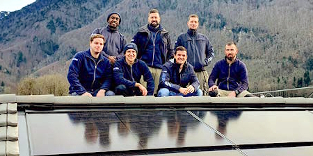 (v.l.n.r.) Noe Jucker (Leiter Photovoltaik), Abel Tekliya (Solarteur), Florian Sieber (Beratung/Administration Photovoltaik), Robert Starove (Solarteur), Patrick Hämmerli, Manuel Jud (Solarteur), David Kavulak (Solarteur). Es fehlen auf dem Bild: Andreas Jud (Stv. Leiter Photovoltaik) und Marc Kühne (Solarteur).