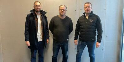 Freuen sich auf die Zusammenarbeit Patrick Brändli, Sportchef, der neue Headcoach Anders Olsson und  HCT-Präsident Thomas Müller.