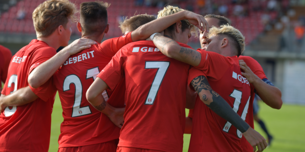 Der Jubel nach dem 2:2. Gefeiert wird die Teamleistung und der Schütze Yanik Frick.