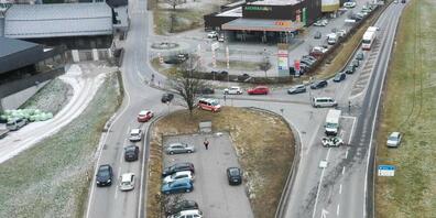 Eine Kollision in Schiers (GR). Die Bündner Kantonspolizei verzeichnete im Jahr 2023 insgesamt 2400 Verkehrsunfälle. (Archivbild)