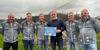 Im Bild v. l.: Marcel Ucan, Marco Huber, Reto Huber, Carlo Troisi (Präsident FC Gossau), Daniel Bamert und Andreas Oberholzer.