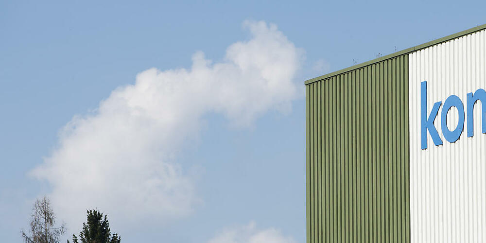 Das Komax-Logo in Dierikon LU. Das Unternehmen hat eine Firma im Osten Chinas gekauft. (Archivaufnahme)