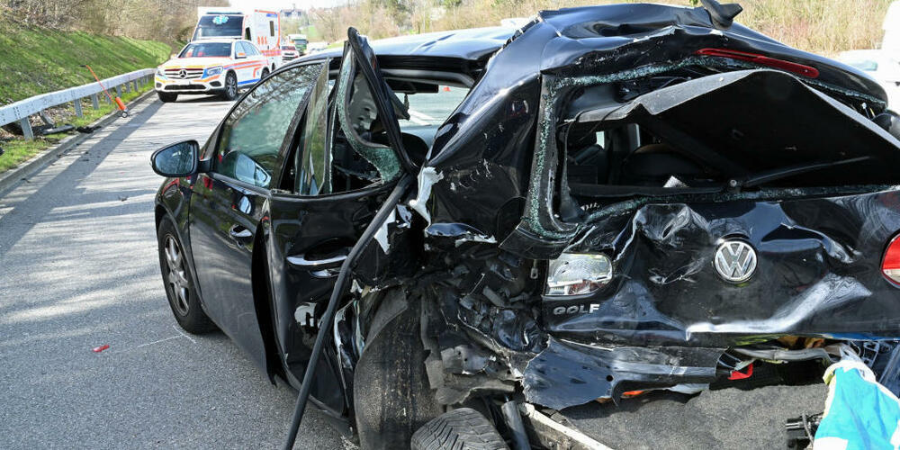 Die Luzerner Polizei rückte am Mittwochnachmittag zu zwei Unfällen auf der A2 aus. Einer davon ereignete sich auf Höhe Sempach.