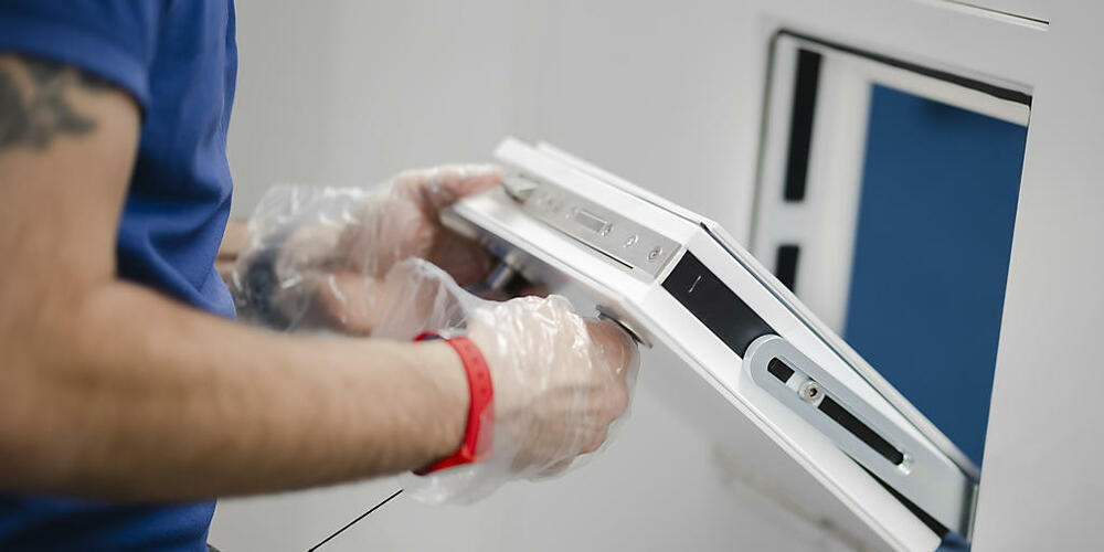 Die Tatverdächtigen wurden vor rund sechs Monaten festgenommen und dann in Untersuchungshaft genommen. Die Frau wurde vor wenigen Tagen aus der Haft entlassen, die beiden Männer sind weiterhin in U-Haft. (Symbolbild)