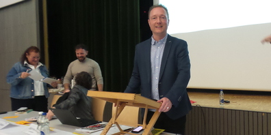 Primarschulgemeindepräsident Christian Stricker durfte sich über die Zustimmung der  Schulbürgerversammlung freuen