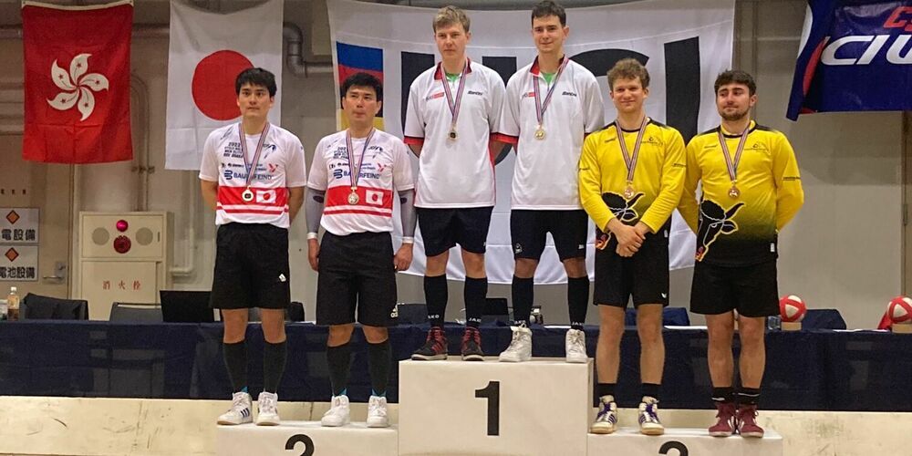 Mit Stolz zuoberst auf dem Podest in Japan: Rafael Artho und Björn Vogel.