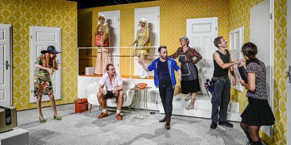 Am 13. April 2024 präsentiert das Theater Kanton Zürich die Komödie «Der nackte Wahnsinn».