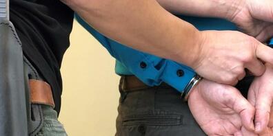 In Graubünden haben haben Beschaffungsdelikte rund um die Churer Drogenszene zugenommen, Betrüge im Internet sowie Ladendiebstähle. Zudem waren Verbrecherbanden häufiger unterwegs und begingen Delikte gleich in Serie. (Symbolbild)