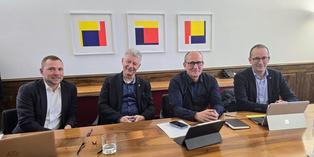 Sie informierten über den Rechnungsabschluss 2023: v. l. Stephan Schüle (Leiter Finanzverwaltung Stadt Wil), Hans Mäder (Stadtpräsident Wil), Goar Schweizer (Leiter Finanzen und Dienste TBW) und Andreas Breitenmoser (Stadtrat Wil, Vorsteher Departement Versorgung und Energie).