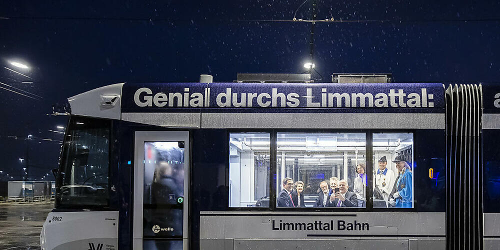 Der Zürcher Kantonsrat bewilligte am Montag einen weiteren Kredit für das Strassennetz in Zusammenhang mit der Limmattalbahn. Insgesamt wurden bereits knapp 163 Millionen Franken dafür gesprochen. (Archivbild)