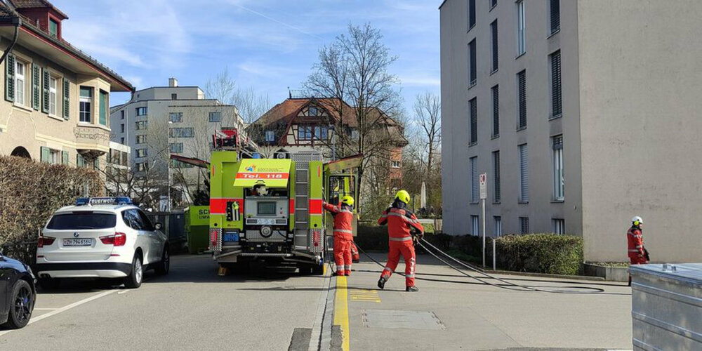 Einsatz der Feuerwehr wegen Gasaustritt aus einem Gebäude. 