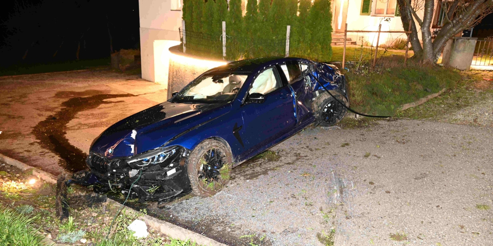 Am Unfallfahrzeug entstand Sachschaden von über 100'000 Franken.