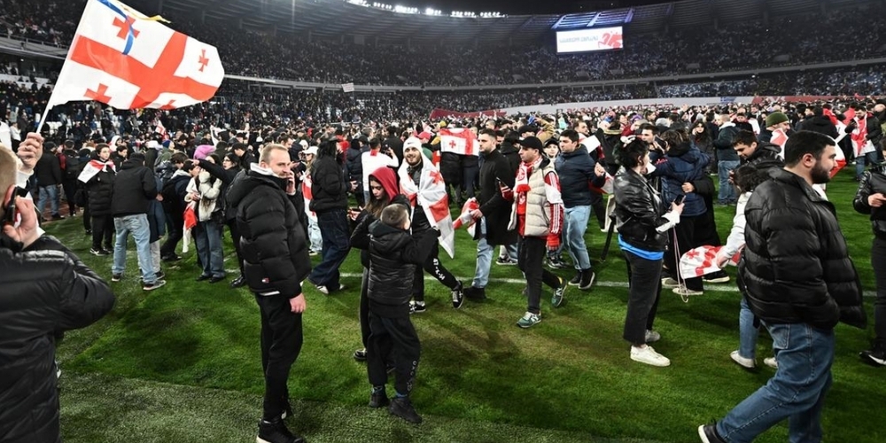 Euphorie in Tiflis. Die georgischen Fans feiern den historischen Triumph.
