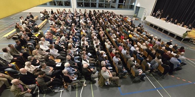 376 Stimmberechtigte nahmen teil und erwiesen damit auch Cornel Egger die Ehre bei seiner letzten Bürgerversammlung an der Spitze der Exekutive.