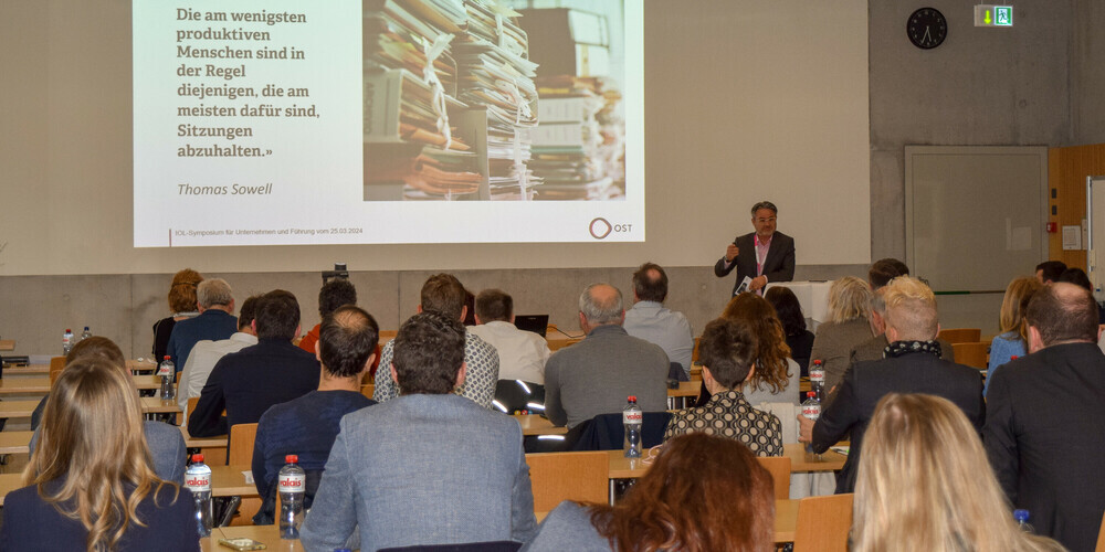 Das erste Symposium für Unternehmen und Führung auf dem OST-Campus St.Gallen gab Tipps zum Thema Bürokratie-Falle.