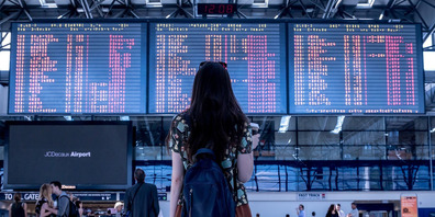 Jugendliche müssen finanzielle Verantwortung lernen, zum Beispiel für den ersten Auslandsaufenthalt oder für ein Austauschjahr. Online-Prepaid-Karten helfen Jugendlichen dabei.