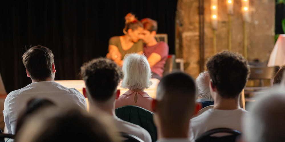 Die Theatergruppe act-back spielt gerne Szenen, die zum Nachdenken anregen. 