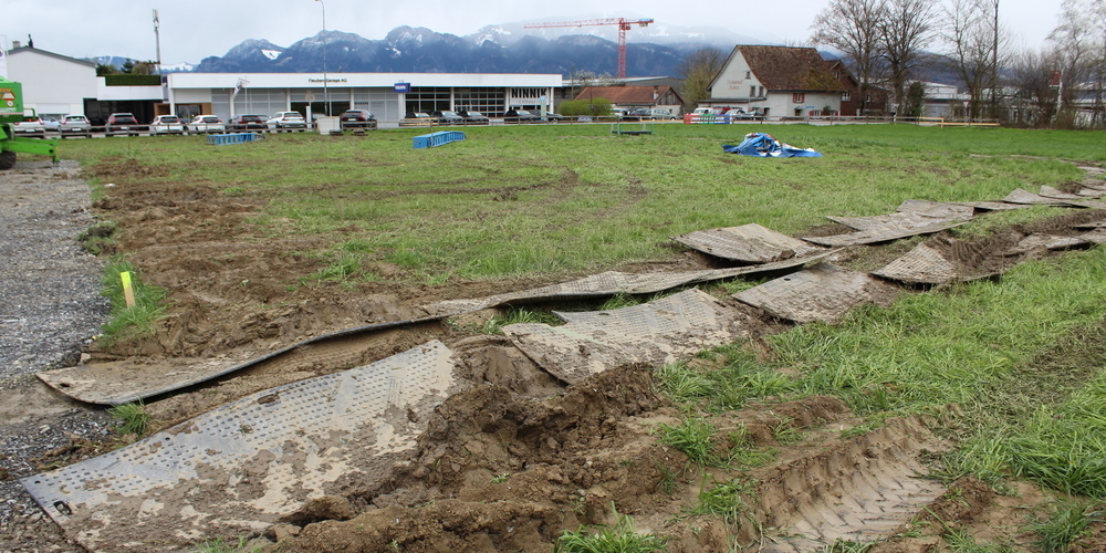 Bei dieser nassen Bodenbeschaffenheit ist ein Zeltaufbau nicht möglich
