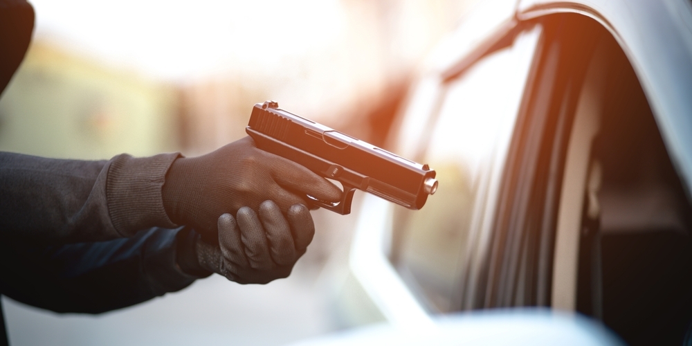 Die Kantonspolizei Aargau fahndet nach einem Unbekannten, der am Samstagabend mit mehreren Schüssen in Wildegg AG einen 34-jährigen Mann verletzte. (Symbolbild)