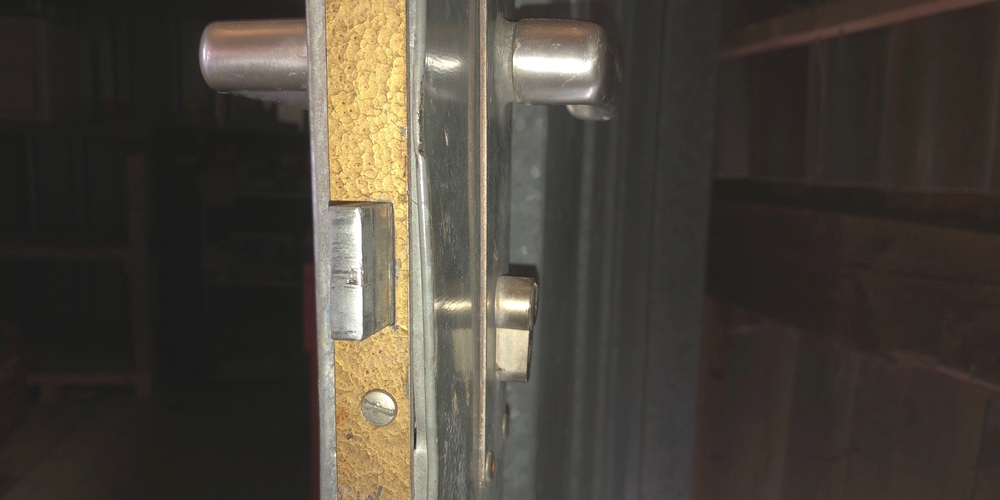 Bei einem gewaltsamen Einbruch in ein Einfamilienhaus in Niederurnen GL wurde ein Serviceportemonnaie gestohlen. Der Sachschaden ist dreistellig. (Symbolbild)