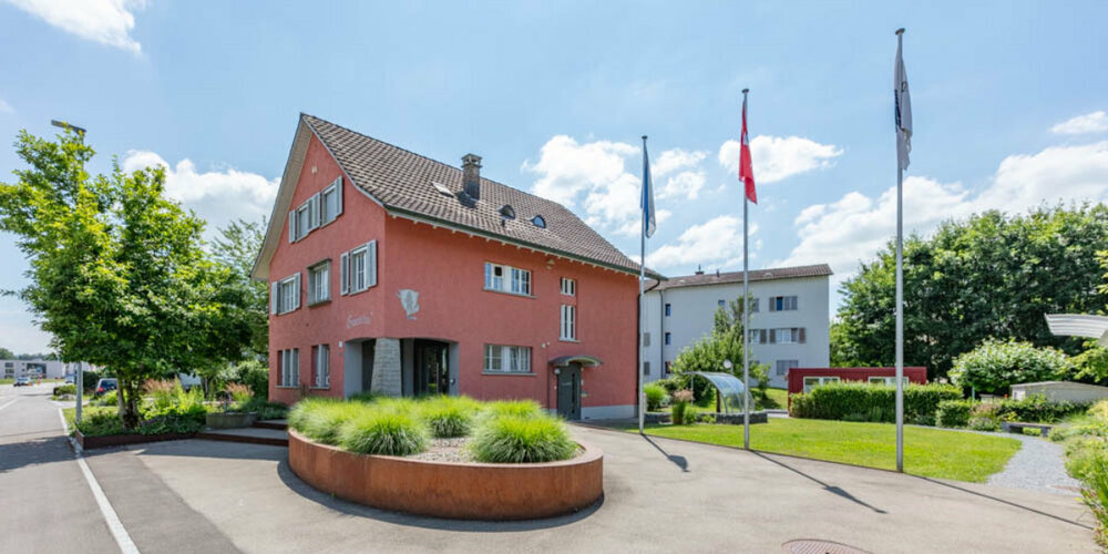 Mönchaltorf soll ein neues Gemeindehaus mit Wohneinheiten bekommen. (Archivbild)