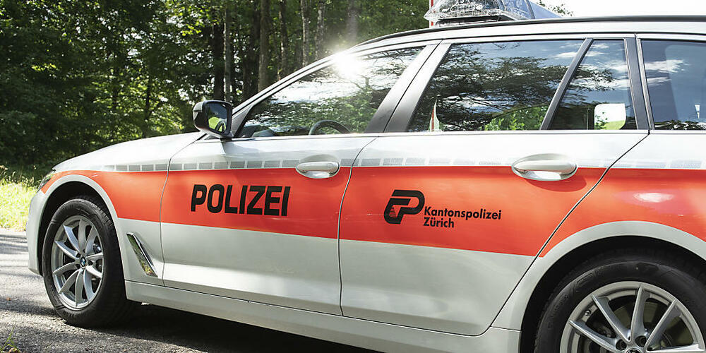 Ein E-Trotti-Fahrer hat in Regensdorf einen Polizisten umgefahren und schwer verletzt. (Symbolbild)