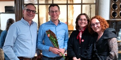Nach der erfolgreichen Nominationsversammlung: v. l. Christof Kälin (Fraktionspräsident SP), Manuel Nick (Stadtratskandidat SP), Ronja Stahl und Mirta Sauer (Co- Präsidium SP Wil) nach der erfolgreichen Nomination