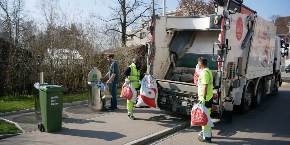 Entsorgung St.Gallen testet die neue Massnahme für saubere Sammelstellen.