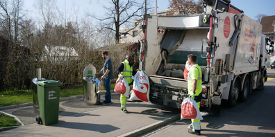 Entsorgung St.Gallen testet die neue Massnahme für saubere Sammelstellen.