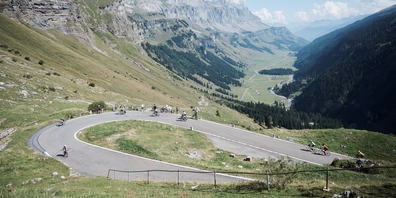 Das Klausen Monument bietet Velofahrern die Möglichkeit, die einzigartige Landschaft des Klausenpasses ohne motorisierten Verkehr zu geniessen.