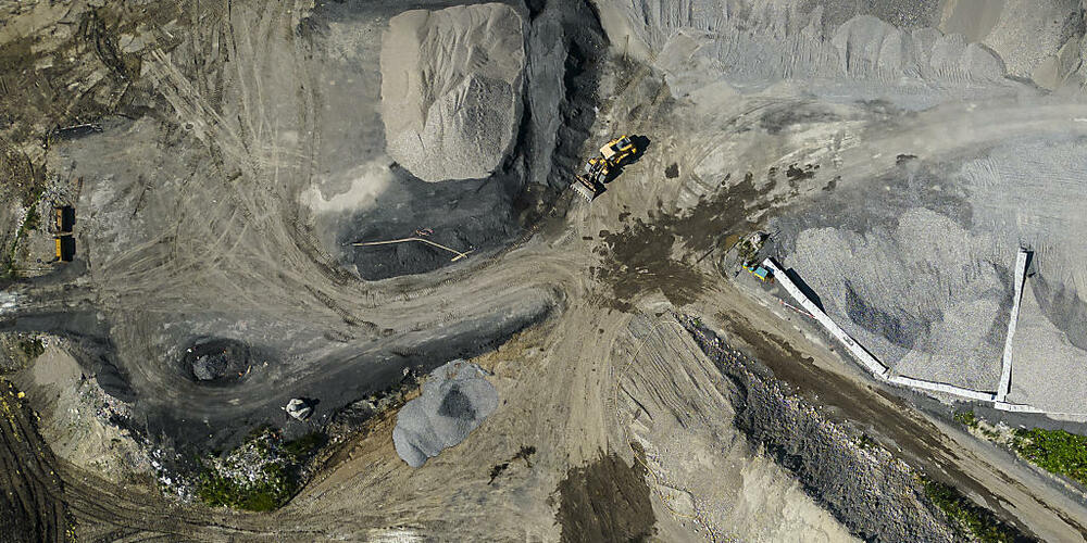 Der Kanton hat 23 mögliche Standorte für neue Deponien definiert. Im Bild die Deponie Chalberhau in Rümlang, die ihre Kapazitätsgrenze erreicht hat und erweitert werden könnte. (Archivbild)