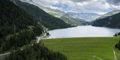 Das EWZ plant eine Erhöhung des Staudamms am Bündner Marmorerasee um 14 Meter. Damit könnten 50 zusätzliche Gigawattstunden Strom pro Jahr produziert werden. (Archivbild)