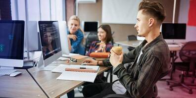 In der IT-Branche fehlen gem. Bedarfsstudien von ICT-Berufsbildung Schweiz bis 2030 rund 40‘000 Fachkräfte