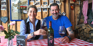 Wer in der Region nach österreichischer Tradition sucht, ist hier genau richtig: Priska und Ewald Gessl führen in Lohn den Buschenschank «Kuhstall».