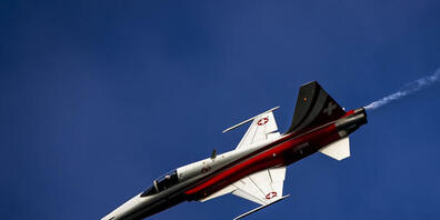 Die Patrouille Suisse trainiert am kommenden Montag mit ihren F-5 Tiger Jets über dem Flugplatz Wangen-Lachen. (Archivbild)