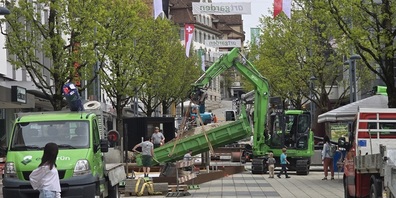 "artgarden Wil 2024"-Baustellen in der Fussgängerzone der Oberen Bahnhofstrasse in Wil.