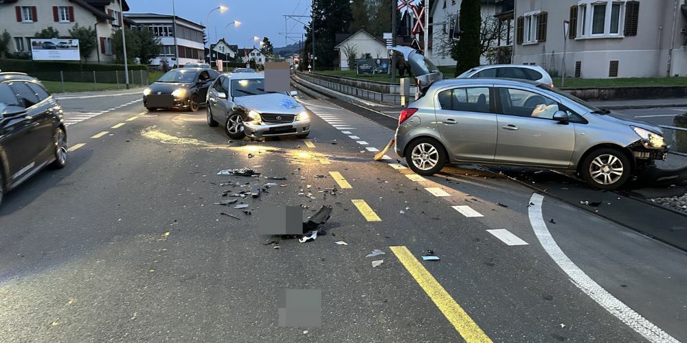 An beiden Fahrzeugen entstand ein Sachschaden. 