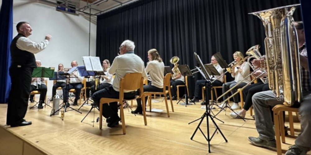 Unter der musikalischen Leitung von Marcel Schöni präsentierte die Bläserklasse Eschenbach ihr Können nach zweijähriger Ausbildungszeit.