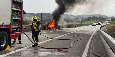 Die Umfahrung H16 musste aufgrund des Vollbrandes vorübergehend gesperrt werden.